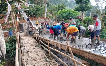 Jembatan Beton Sungai Mbawang Mulai Dicor Akses Warga Paweden Segera Terhubung