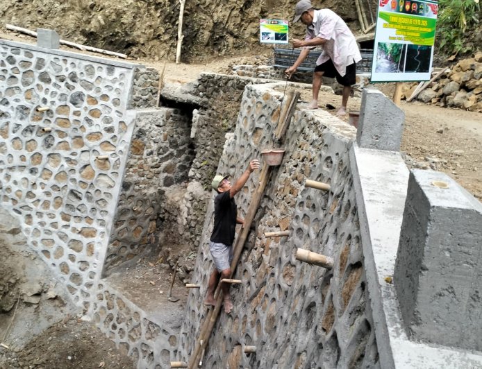 Suhardi Pantang Menyerah Talud TMMD Kini Capai 70 Persen