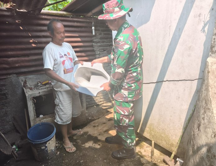 Rumah Pak Toid Mulai Berkeramik Jamban Baru Lengkapi Harapan Keluarga