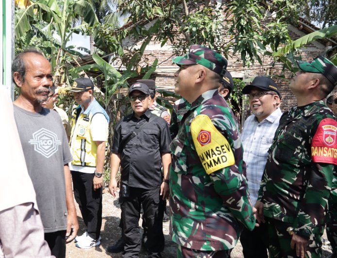Dandim Nodelismen Hulu Dampingi Tim Wasev Saksikan Perubahan RTLH Pak Toid