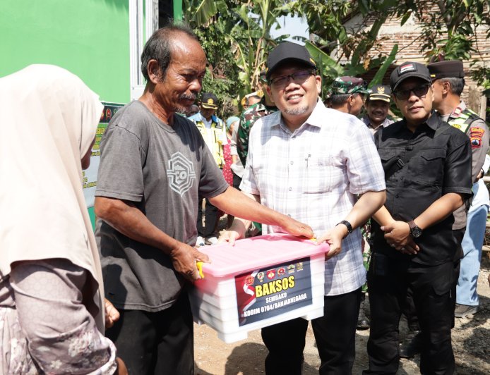 Bingkisan Sembako Jadi Simbol Kepedulian Tim Wasev untuk Warga Gumelem Kulon