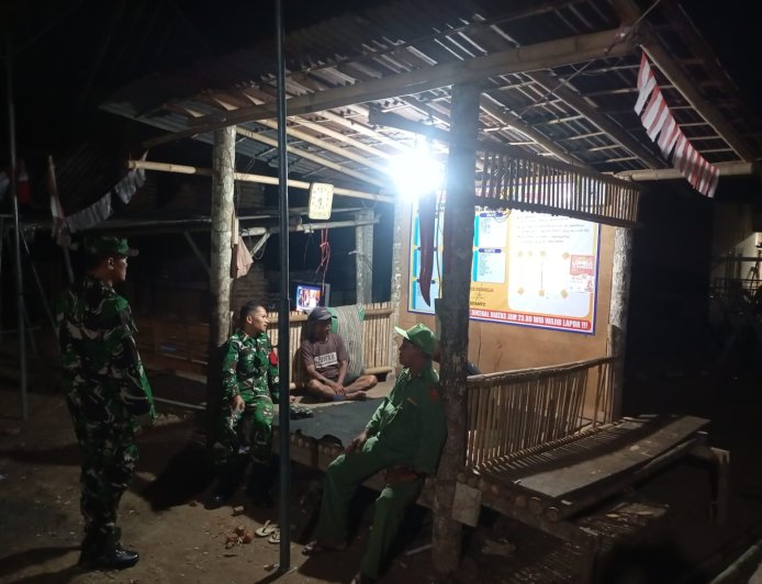 KORAMIL 02 KLAMPOK BERSAMA  LINMAS DAN WARGA MASYARAKAT PATROLI SISKAMLING