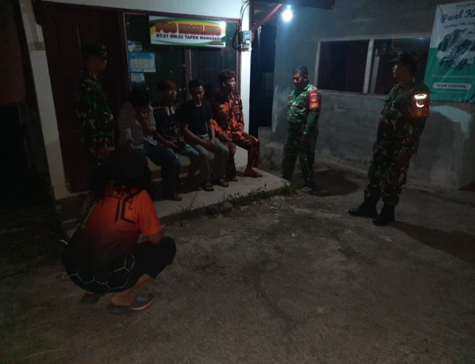 Koramil 03 Wanadadi Keamanan Wilayah melalui Patroli Siskamling Kolaborasi dengan Pemuda Pancasila