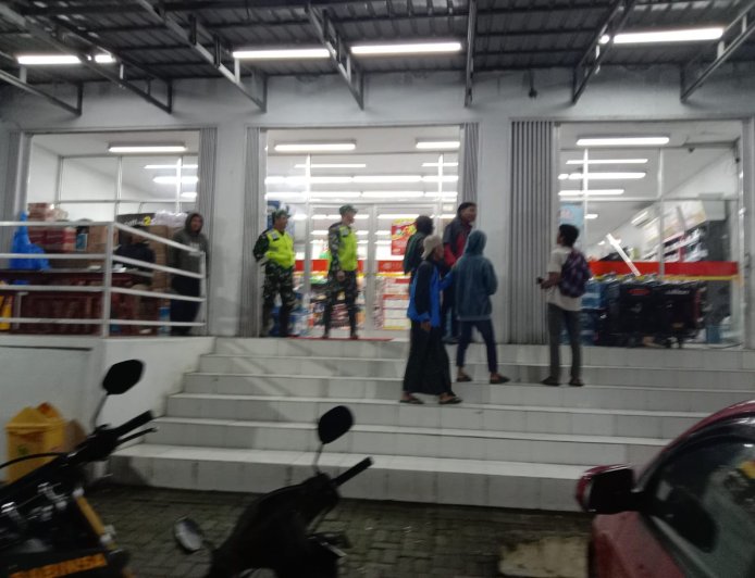 Ciptakan suasana Aman Babinsa patroli di wilayah Koramil 06/Kalibening