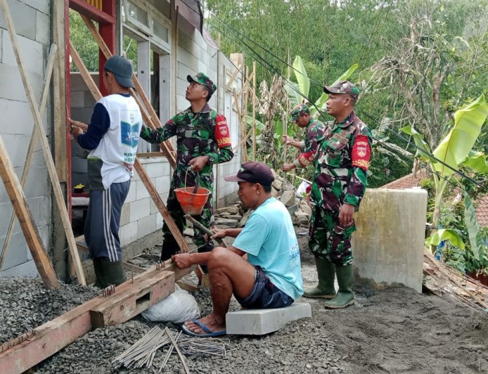 Babinsa Koramil 18 Pagentan Ikut Serta Dukung Program Rtlh