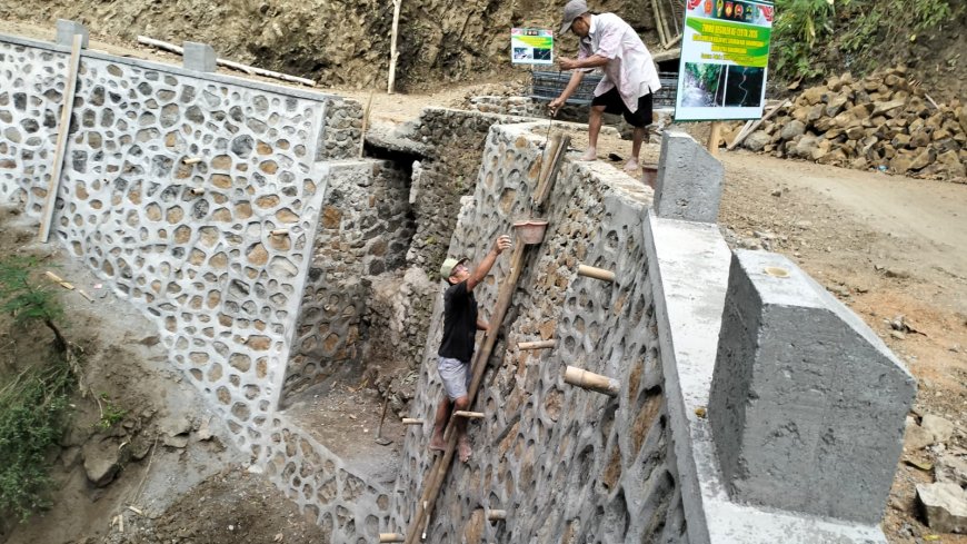 Suhardi Pantang Menyerah Talud TMMD Kini Capai 70 Persen