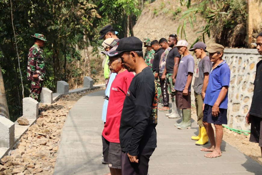 Danramil Pimpin Satgas TMMD Wujudkan Jalan Impian Desa
