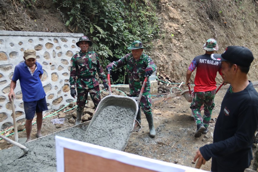 Hari ke-20 TMMD Reg 129 Pelda Ratam Tetap Setia di Balik Angkong