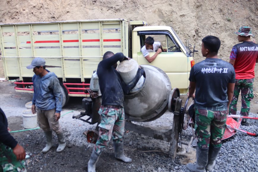 Pengecoran Terus Berlanjut TMMD Kejar Target Demi Warga Gumelem Kulon