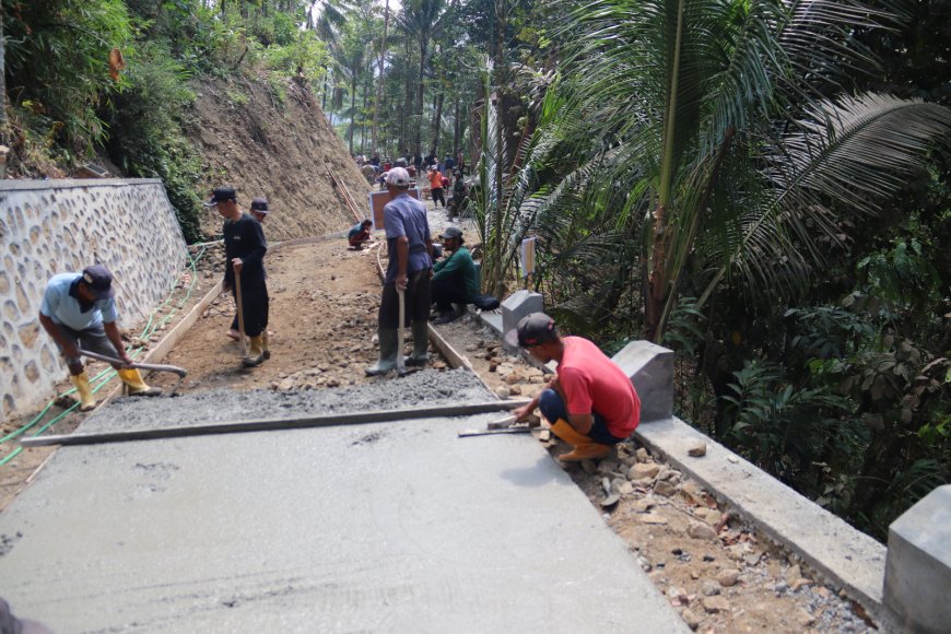 Sentuhan Akhir untuk Jalan TMMD Reguler ke-129 Impian Warga