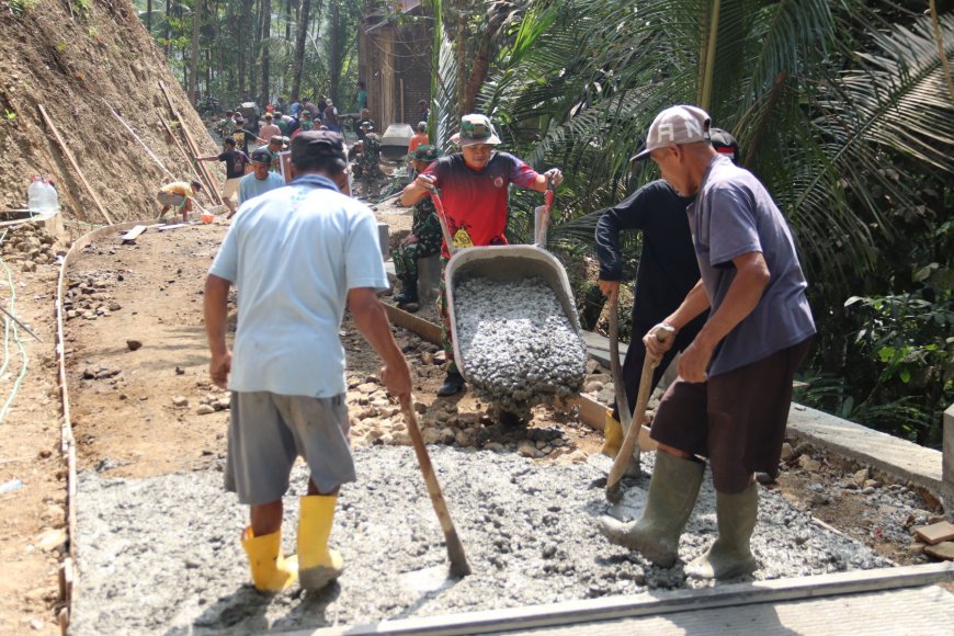 Angkong Tak Pernah Berhenti Semangat Pratu Angga Menggerakkan Pembangunan TMMD