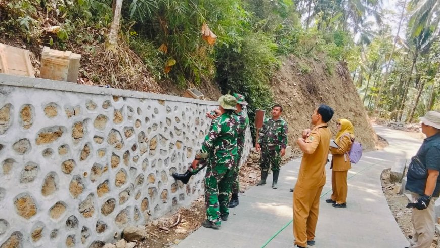Cek Langsung ke Lapangan Dispermades Pastikan TMMD Berjalan Sesuai Harapan