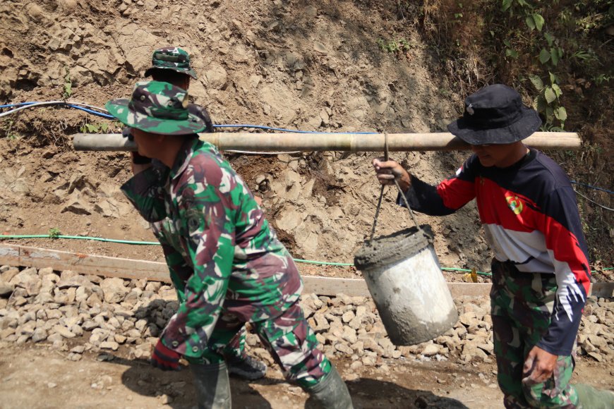Semangat Satgas Tak Surut Demi Rampungkan TMMD