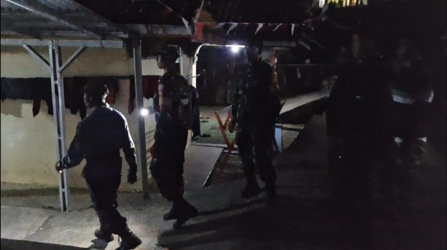 Babinsa Koramil 04 Karangkobar Melaksanakan Patroli Siskamling Bersama Linmas Dan Warga