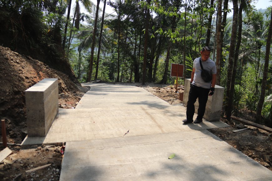 Tinggal Pengacian Brug TMMD Gumelem Kulon Siap Jadi Penghubung Harapan Warga