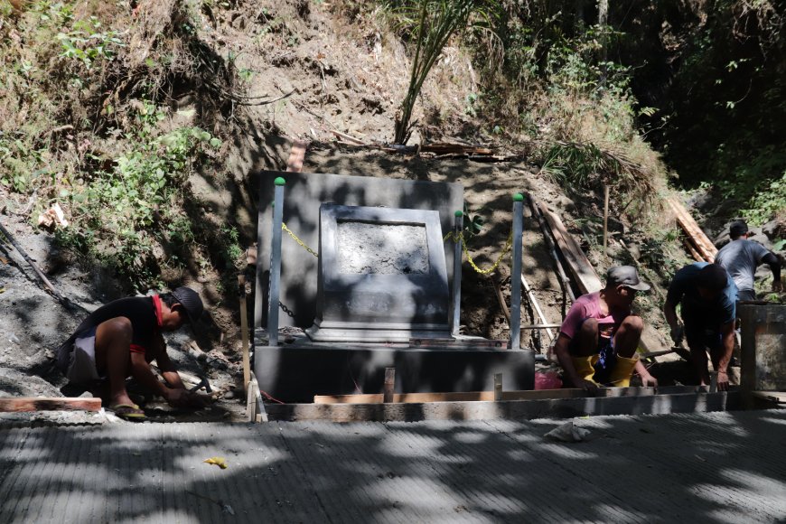 Tugu Prasasti Mulai Menjulang Menjadi Penanda Sejarah TMMD di Gumelem Kulon