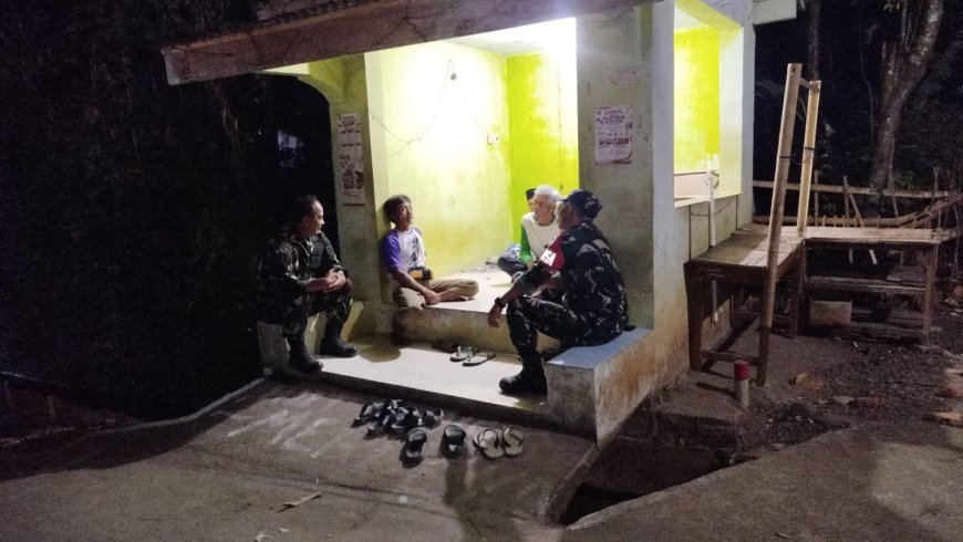 Jaga Kondusivitas Wilayah Babinsa  Siskampling Bersama Warga