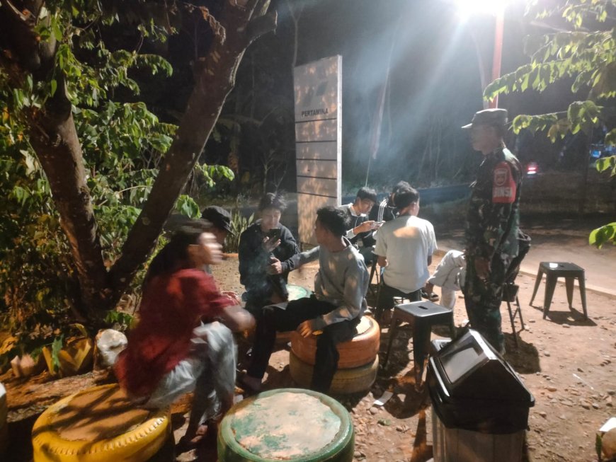 Jaga Keamanan Lingkungan, Koramil 11/Punggelan Laksanakan Patroli Siskamling