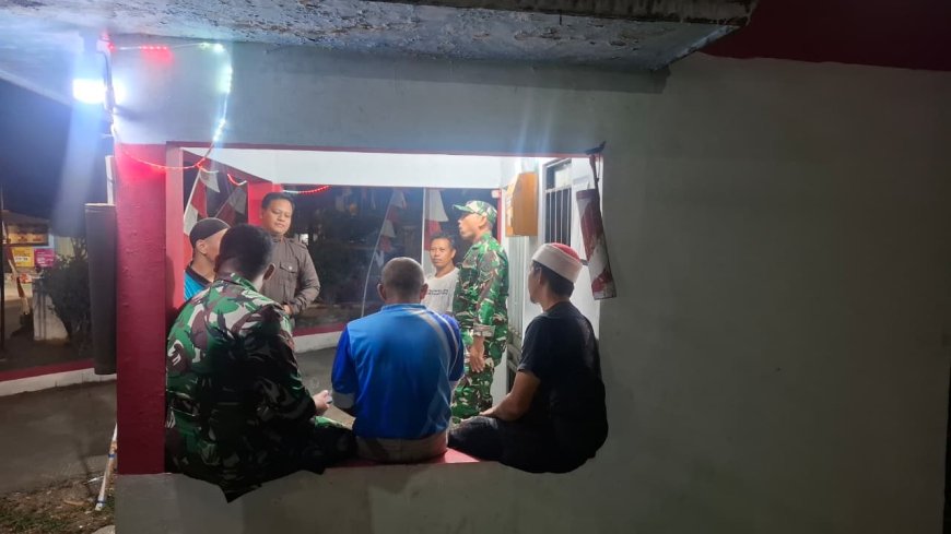 Babinsa Koramil 12 Sigaluh Patroli Siskamling Bersama Warga Cegah Gangguan Kamtibmas