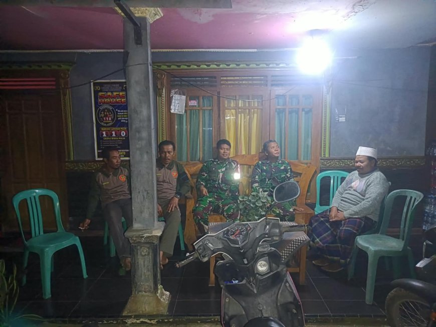 Menciptakan Keamanan Lingkungan Babinsa Koramil 17 Wanayasa melaksanakan Patroli Malam