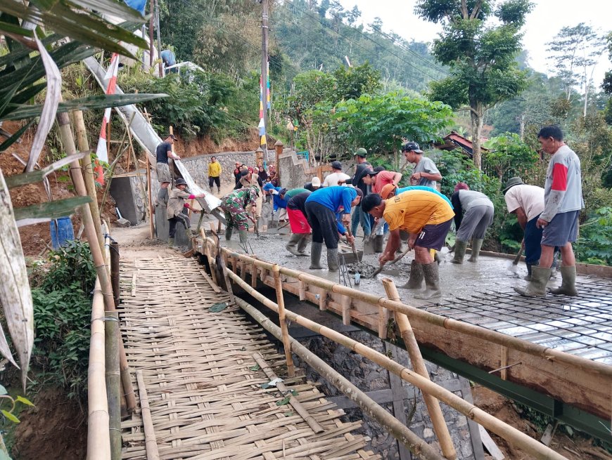 Jembatan Beton Sungai Mbawang Mulai Dicor Akses Warga Paweden Segera Terhubung