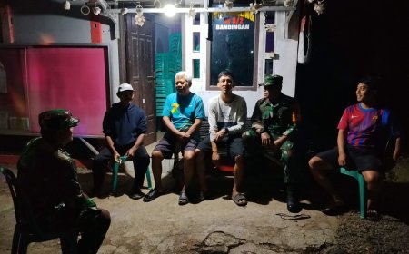 Babinsa Patroli Siskamling Bersama Warga Jaga Keamanan dan Ketertiban Lingkungan
