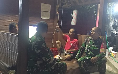 Babinsa Koramil 12 Sigaluh Patroli Siskamling Bersama Warga Cegah Gangguan Kamtibmas