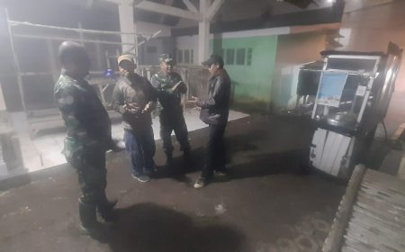 Ciptakan Keamanan Lingkungan Babinsa Koramil 17 Wanayasa melaksanakan Patroli Malam