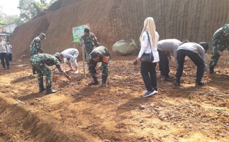Mengubah Lahan Tidur Menjadi Lumbung Harapan TNI dan Warga Mantrianom Tanam Jagung Bersama