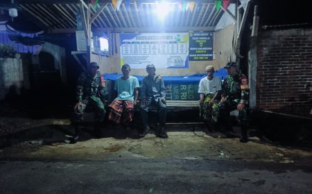  Babinsa Koramil 07 Mandiraja Patroli Siskamling Bersama Warga Cegah Gangguan Kamtibmas
