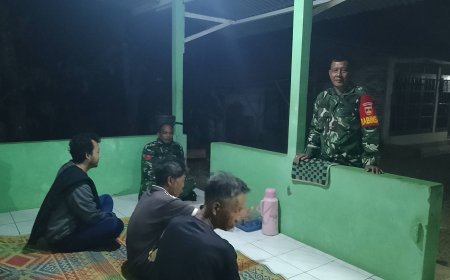 Patroli Siskamling, Babinsa Susukan Pastikan Lingkungan Warga Aman