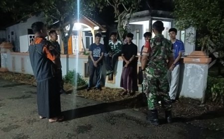 Babinsa Koramil 11/Punggelan Aktif melaksanakan Siskamling bersama warga binaan.