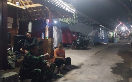 Babinsa Koramil 12 Sigaluh Patroli Siskamling Bersama Warga Cegah Gangguan Kamtibmas