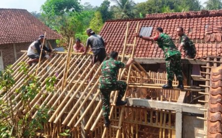 Gotong Royong Penuh Semangat, Koramil 11/Punggelan Bersama Warga RTLH Milik Bapak Karso