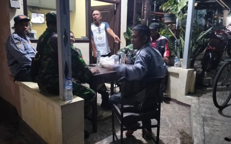 Warga Diimbau Jaga Keamanan Lingkungan Babinsa Patroli di Siskamling