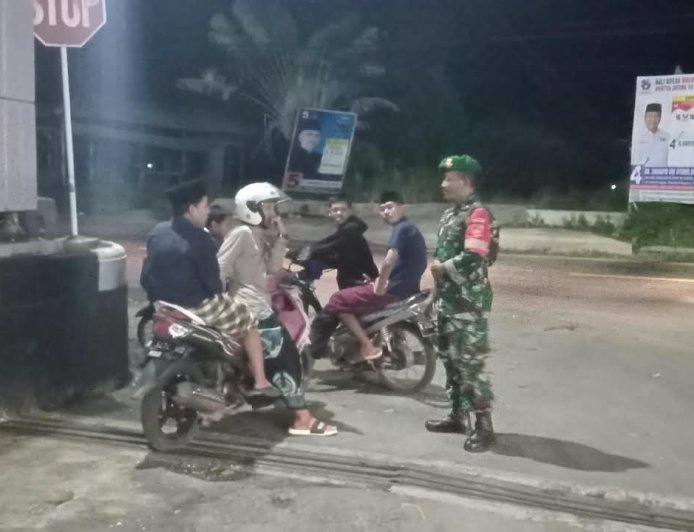 Ciptakan Rasa Aman Babinsa Koramil 08 Purwanegara Melaksanakan Patroli Rutin