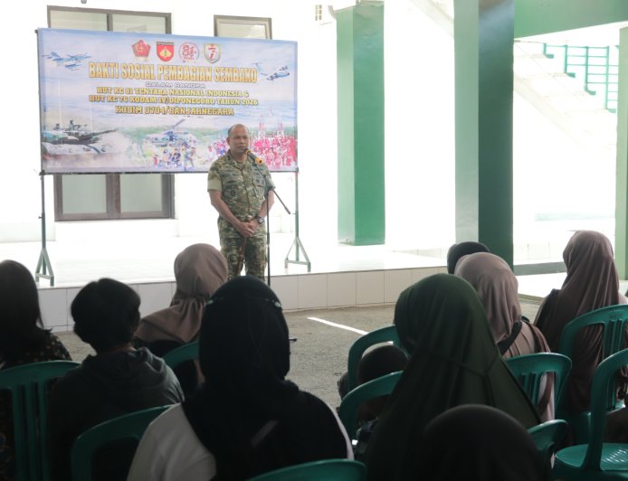 HUT TNI ke-81 Kodim Banjarnegara Bagikan Sembako untuk Warga