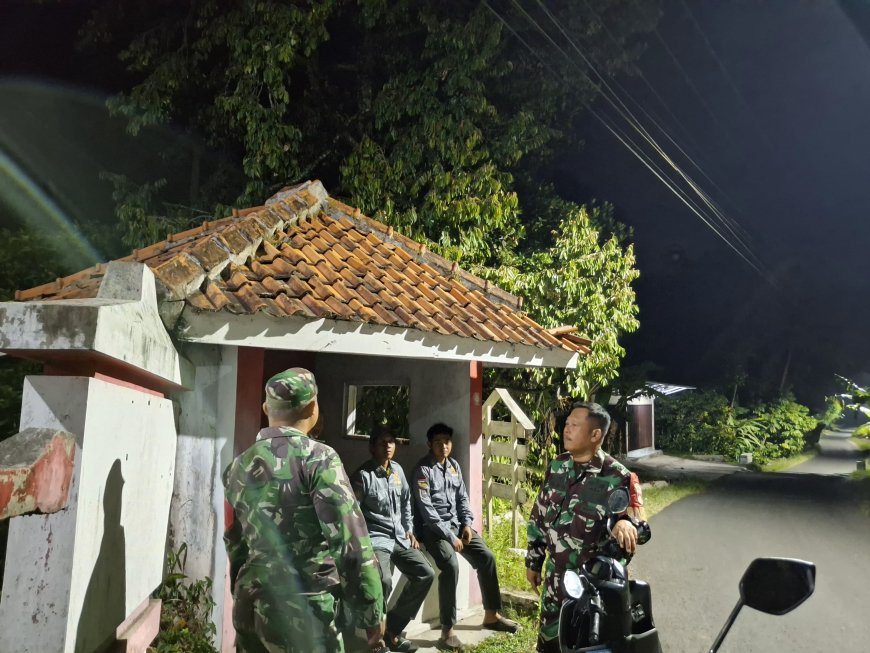 Babinsa Koramil 14 Madukara Laksanakan Patroli Siskamling Bersama Linmas