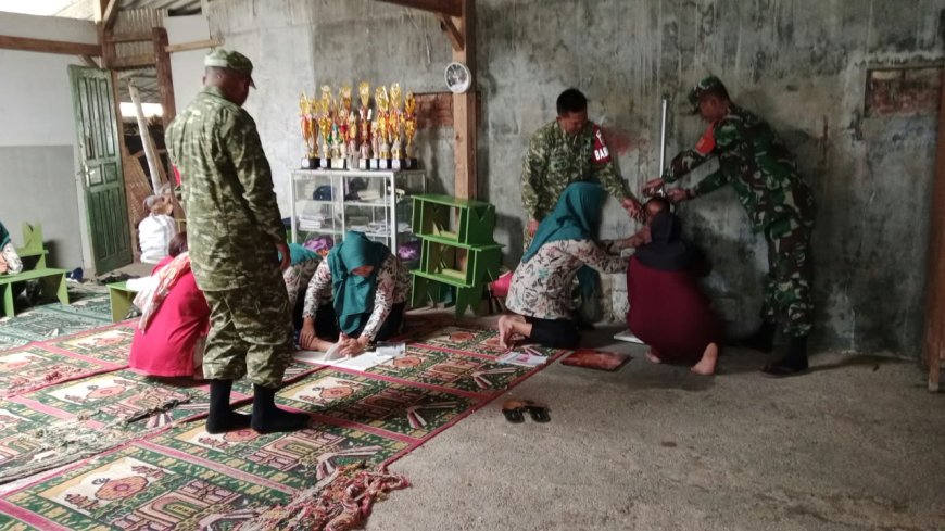 Babinsa dampingi kegiatan Posyandu Margo Rahayu 1 Wujud Kepedulian TNI terhadap Kesehatan Balita di Wilayah Binaan