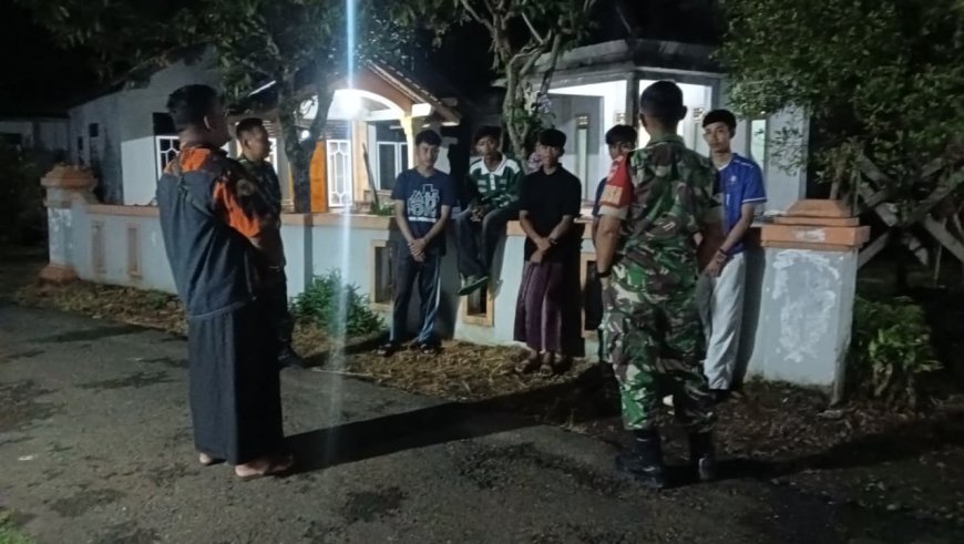 Babinsa Koramil 11/Punggelan Aktif melaksanakan Siskamling bersama warga binaan.