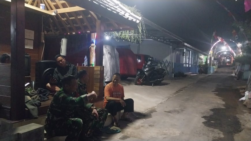 Babinsa Koramil 12 Sigaluh Patroli Siskamling Bersama Warga Cegah Gangguan Kamtibmas
