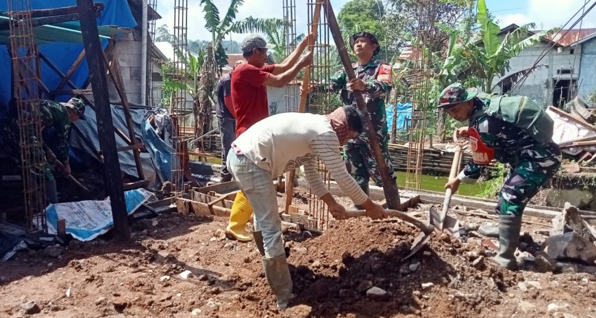 Danramil 06 Kalibening bersama warga melaksanakan pendampingan kegiatan Rehabilitasi Rumah Tidak Layak Huni