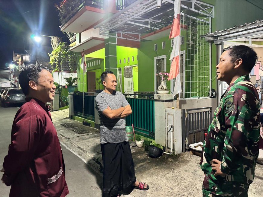 Wujudkan Keamanan Dan Kenyamanan Babinsa Laksanakan Patroli Sambang Kamling