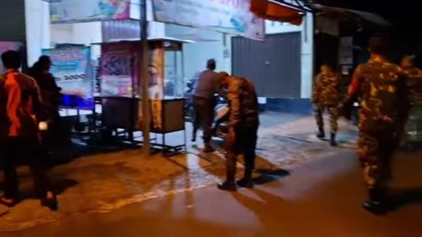 Patroli Gabungan TNI Perkuat Siskamling