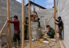 Babinsa Koramil 16/Pejawaran Bantu Pembangunan Rumah Tidak Layak Huni