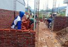 Danramil 06/kalibening bersama warga melaksanakan pendampingan kegiatan Rehabilitasi Rumah Tidak Layak Huni