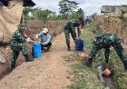 Babinsa Serka Supriyanto Dampingi Petani dan Berikan Penjelasan Pencampuran Herbisida yang Tepat