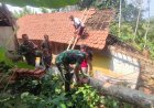 Koramil 11/Punggelan Bersama Warga Gotong Royong Bedah Rumah Bapak Hendi di Jembangan