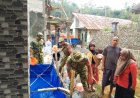 Babinsa Koramil 04/Karangkobar Bersama Relawan Melaksanakan Distribusi Bantuan Air Bersih Kepada Warga