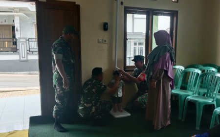 Babinsa Koramil 18 Pagentan Dampingi Kegiatan Posyandu Margo Mulyo 1, Wujud Kepedulian TNI terhadap Kesehatan Balita